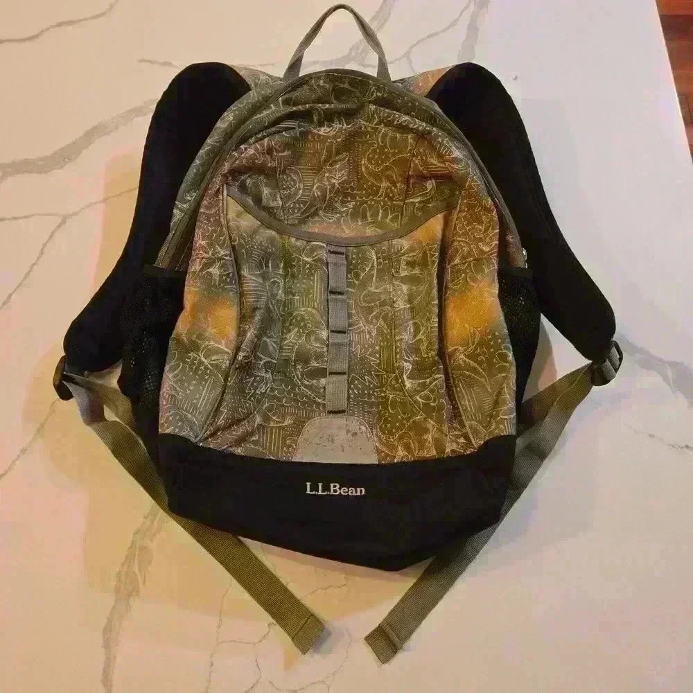 L.L. Bean Hiking School Adjustable Strap Back Pack Green